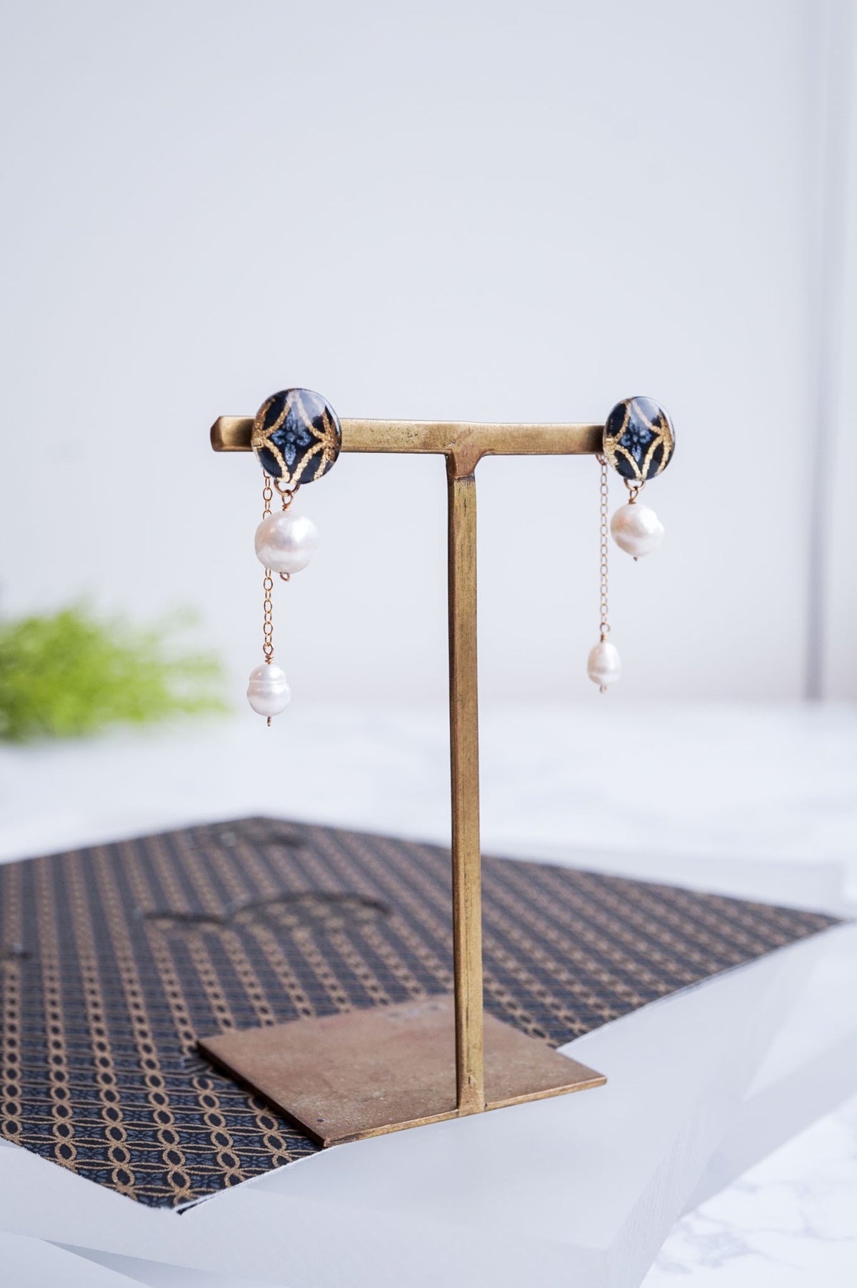 Little Spring Earrings  -Hana-Shippo (Black)