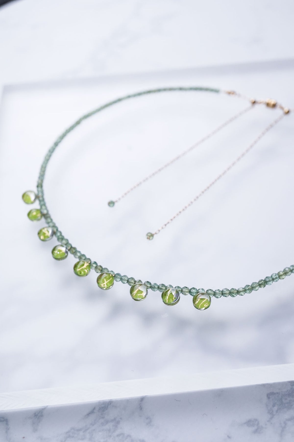 Rain Berry Neckless - Pine Needles