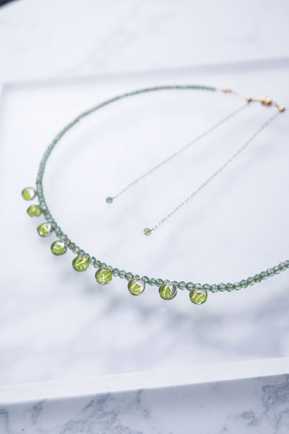 Rain Berry Neckless - Pine Needles