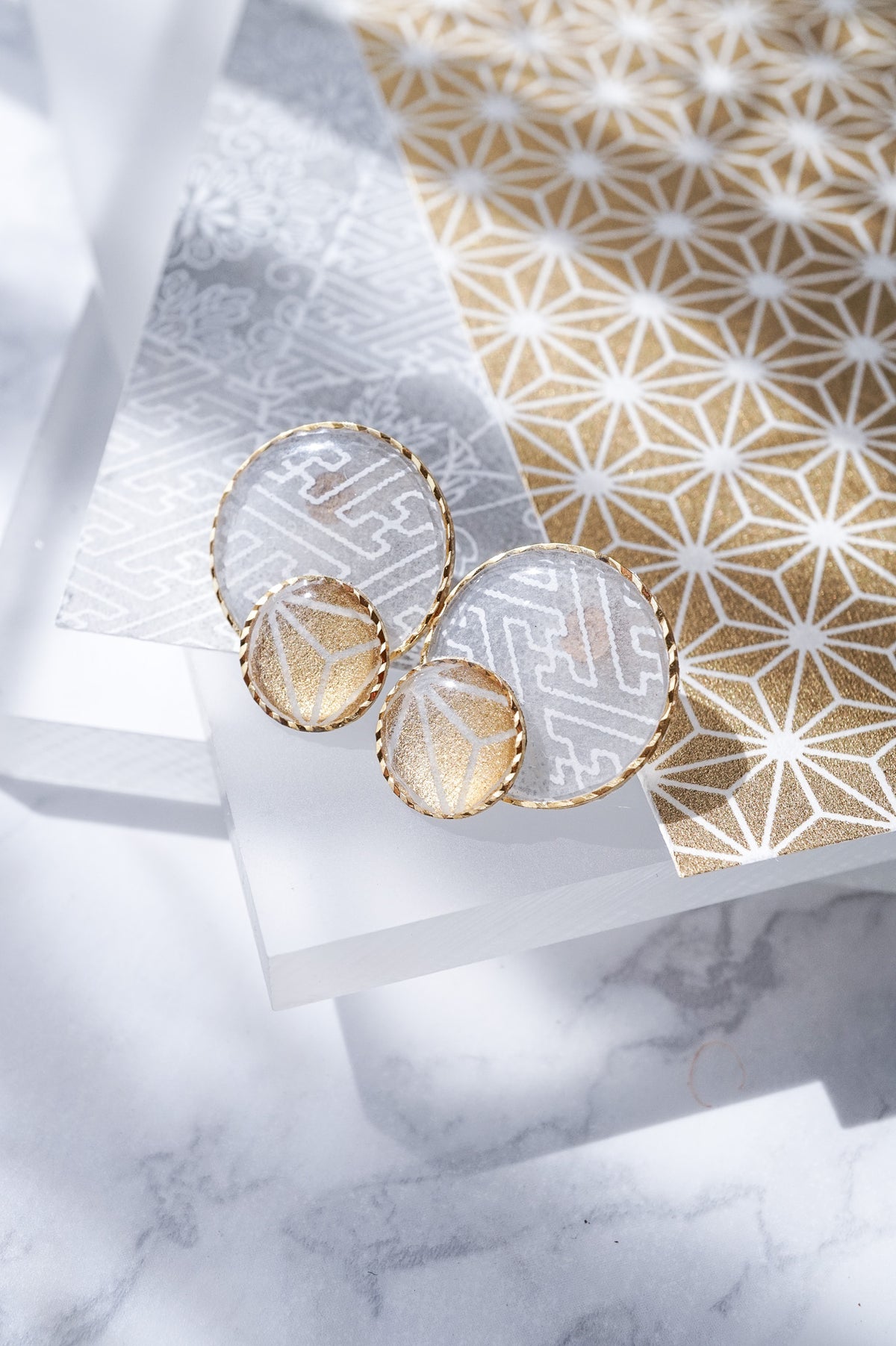 Kumi Circle Earrings - Sayagata (Gray)