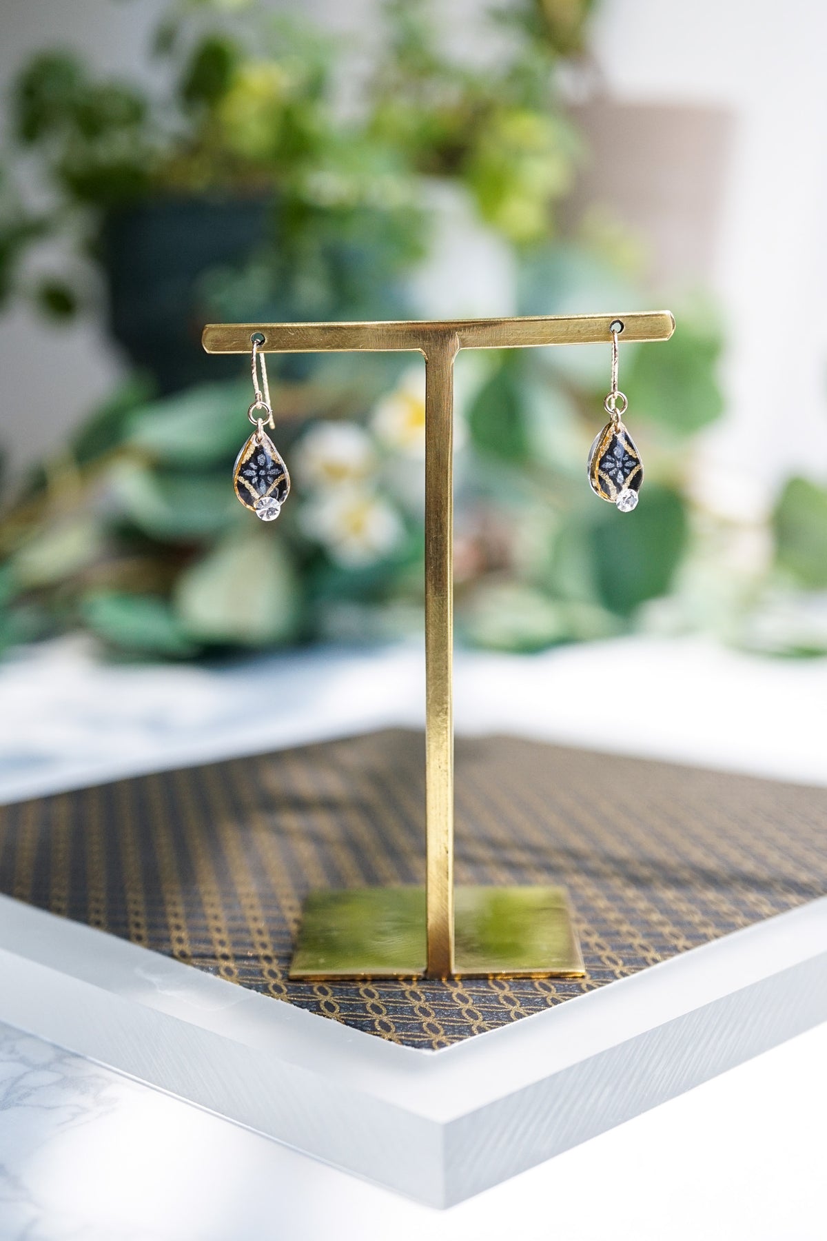 Morning Dew Earrings - Hana-Shippo (Black)
