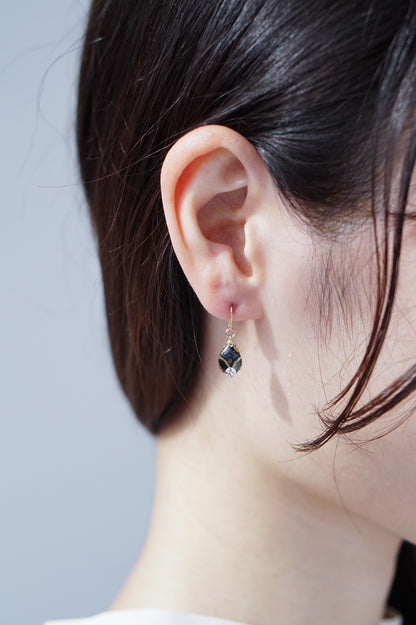 Morning Dew Earrings - Hana-Shippo (Black)